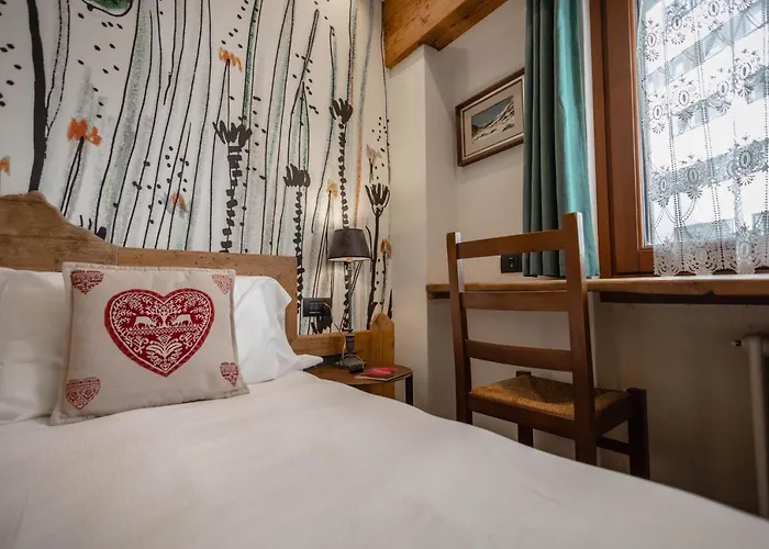 فندق & Ristorante Serenella بيريوِل تْشيرفينيا