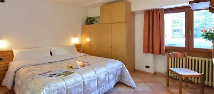 & Ristorante Serenella فندق