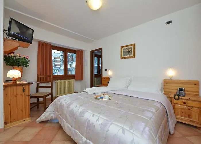 فندق & Ristorante Serenella 3*