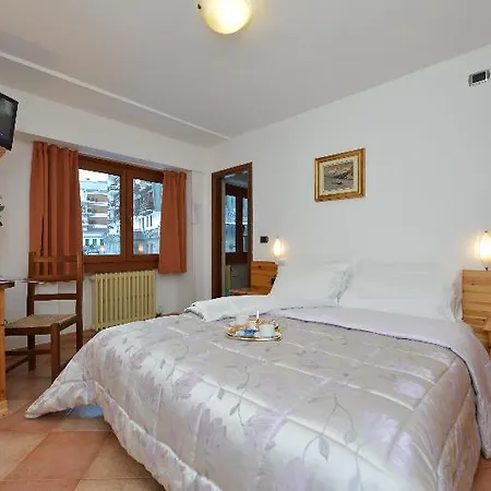 מלון & Ristorante Serenella 3*