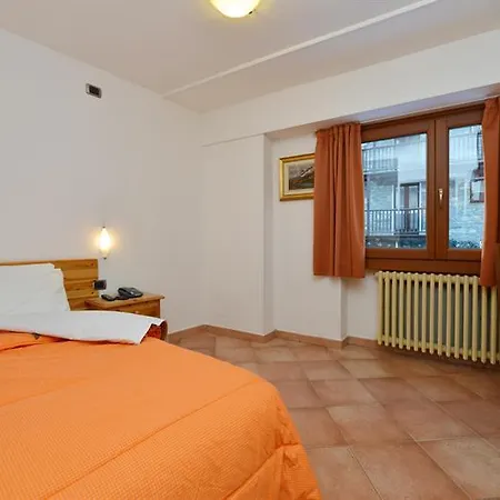 Готель & Ristorante Serenella