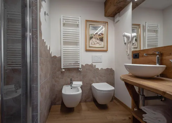 Готель & Ristorante Serenella