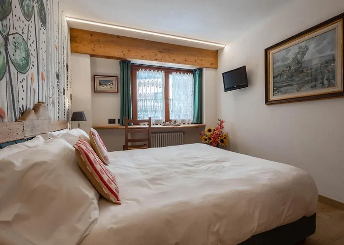 & Ristorante Serenella Готель Брей-Червінія