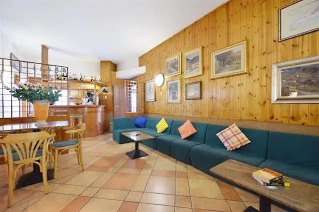 Готель & Ristorante Serenella Брей-Червінія