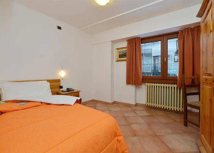 Готель & Ristorante Serenella